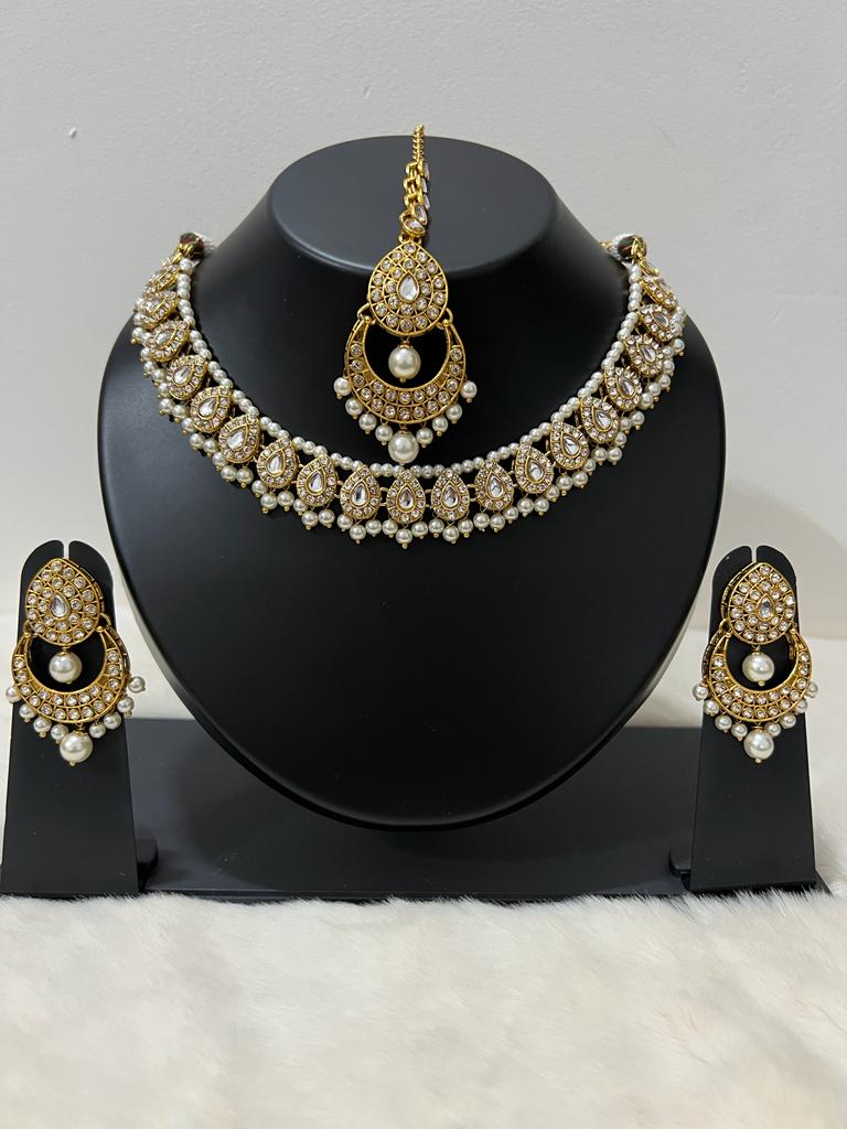 Off White Pearl Kundan Necklace Set