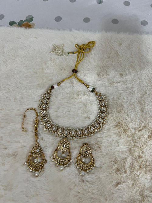 Off White Pearl Kundan Necklace Set